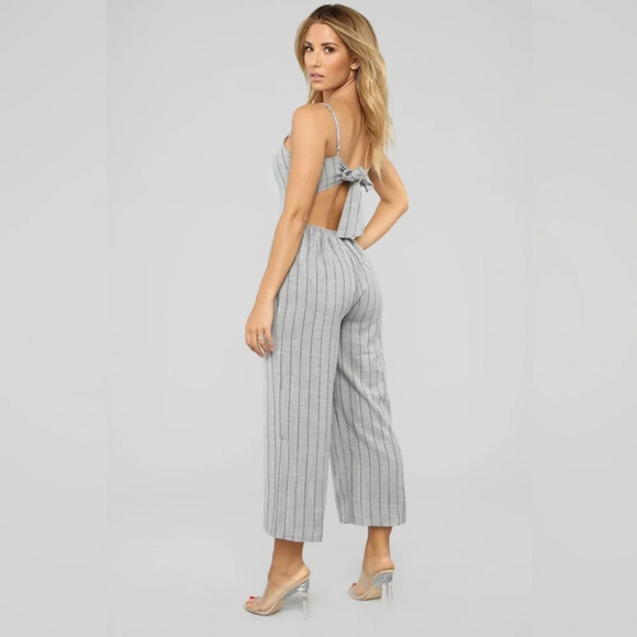 Fashion nova jumpsuit sz. M - Picture 3 of 5